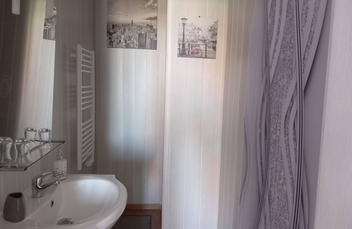 Saint-Laurent-des-Vignes House | 3-bedroom air-conditioned house with TV and 3 private bathrooms