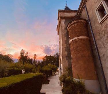 Serves-sur-Rhone Hotel | 30 m² Hotel ∙ 4 guests
