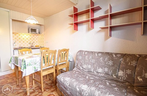 Aussois Apartment | 300m from ski slopes, 3rd floor, view open, balcony, tv, ski locker, 34m², Aussois