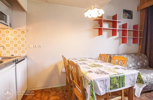 Aussois Apartment | 300m from ski slopes, 3rd floor, view open, balcony, tv, ski locker, 34m², Aussois