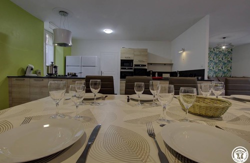Cerdon House | 330 m² Gîte ∙ 8 bedrooms ∙ 20 guests