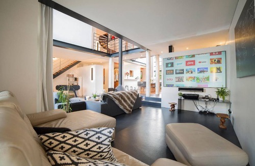 Saint-Genis-Pouilly House | 350 m² House ∙ 5 bedrooms ∙ 12 guests