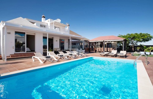 Conil House | 350 m² House ∙ 4 bedrooms ∙ 9 guests