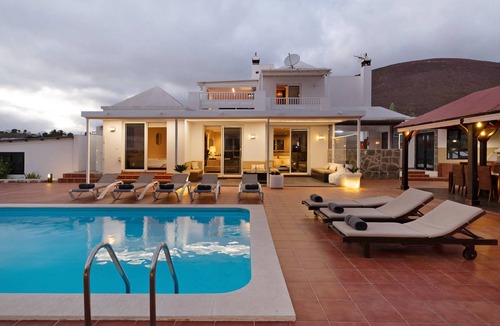 Conil House | 350 m² House ∙ 4 bedrooms ∙ 9 guests