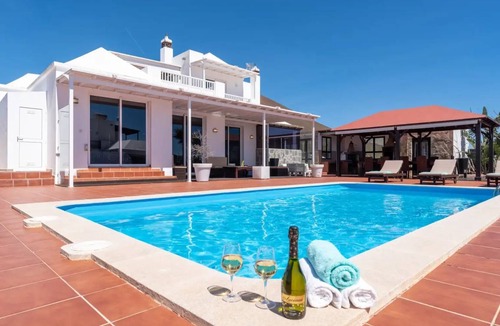 Conil House | 350 m² House ∙ 4 bedrooms ∙ 9 guests