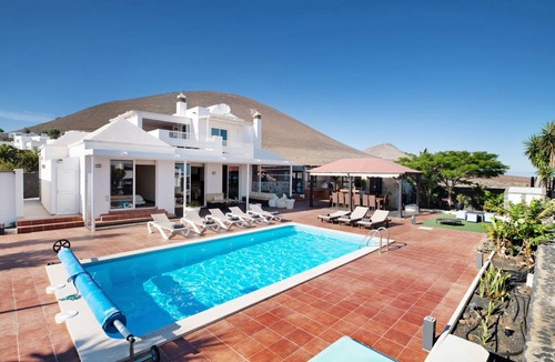 Conil House | 350 m² House ∙ 4 bedrooms ∙ 9 guests