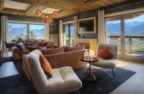 Saint-Jorioz Ski Chalet | 381 m² Chalet ∙ 5 bedrooms ∙ 11 guests