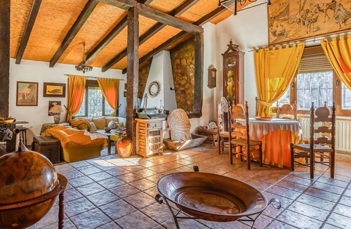 Valverde de Leganes House | 392 m² House ∙ 4 bedrooms ∙ 10 guests