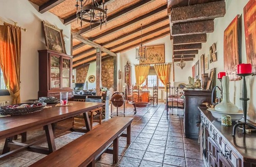Valverde de Leganes Villa | 392 m² Villa ∙ 4 bedrooms ∙ 10 guests