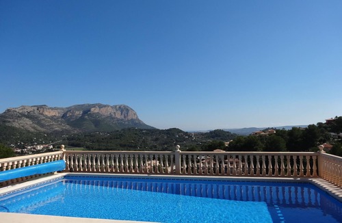 Pedreguer Villa | 4 bed spacious villa, large pool, amazing views, A/C, fast wifi, La Sella, Denia