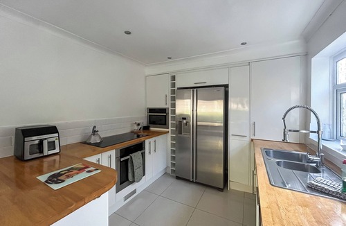 Locks Heath Cottage | 4 bedroom accommodation in Sarisbury Green, Southampton