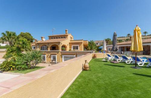 Fustera Villa | 450 m² Villa ∙ 8 bedrooms ∙ 18 guests
