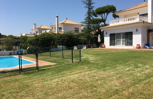 Nuevo Portil Villa | 5 bedroom villa, private pool, 850m from the beach, next to the golf course