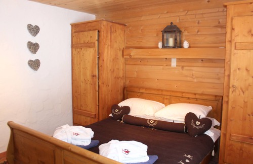 Les Prodains Ski Chalet | 6 en-suite bedrooms. Self catered prices shown and B & B or catered available