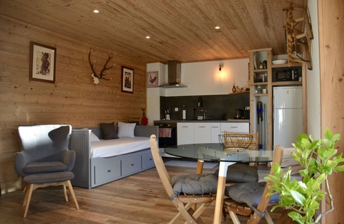La Roche-sur-Foron Ski Chalet | 60m2 apartment on the first floor of a chalet