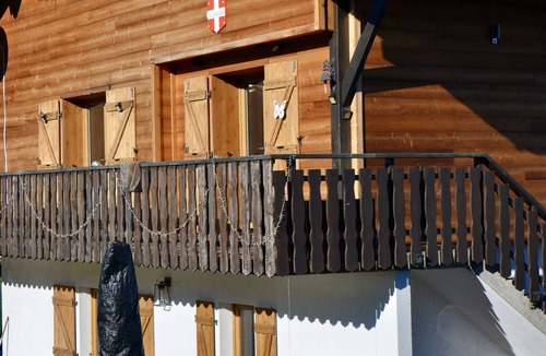 La Roche-sur-Foron Ski Chalet | 60m2 apartment on the first floor of a chalet
