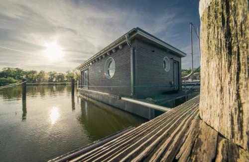 Parey Boat Rental | 62 m² Houseboat ∙ 2 bedrooms ∙ 4 guests