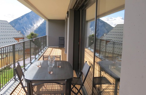 Albiez-le-Vieux Apartment | ☆ 8-guest apartment in Albiez with large balcony