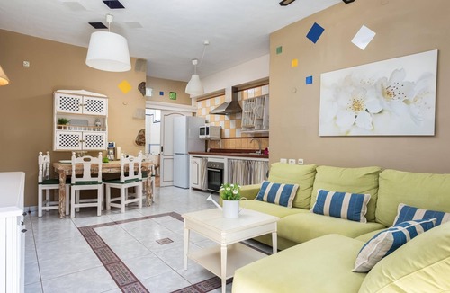 Las Rosas Apartment | 8. Regal Bed Accommodation Los Moxaicos, Pool