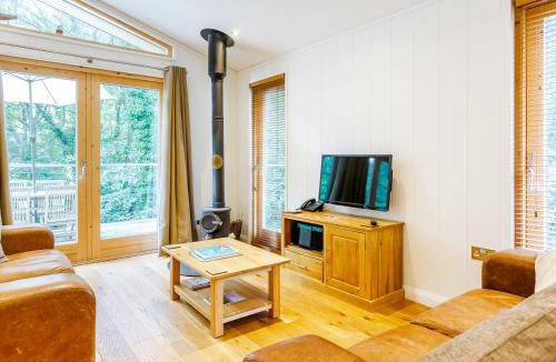 Looe House | 8 Streamside
