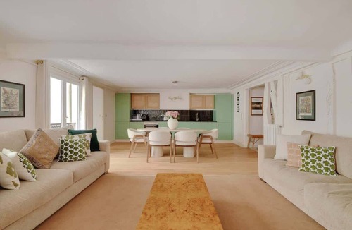 Quartier du Faubourg-Montmartre Apartment | A Breathtaking 2BR/2Ba in Opera