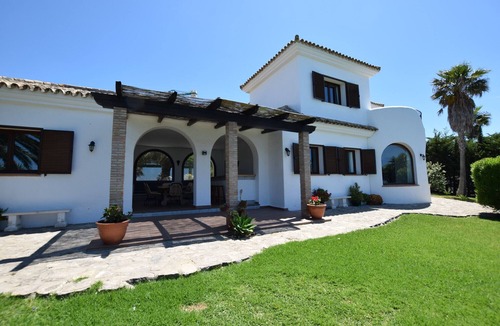 Atlanterra Ski Chalet | A cozy Chalet with great sea views, FREE WIFI