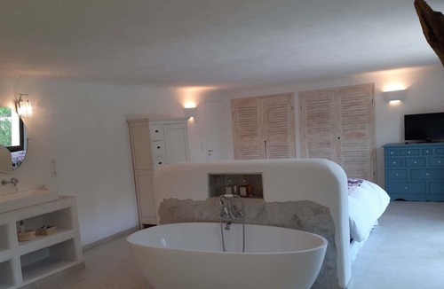 Saint-Etienne-du-Gres House | A hidden paradise in the beautiful surroundings of Saint-Remy-de-Provence!