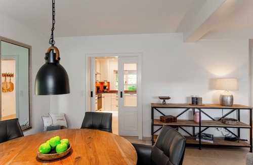 Osterende House | A jewel under thatch with a huge garden and a fantastic view of the dyke.!