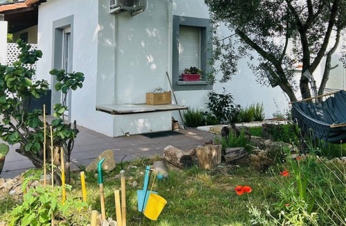 Garrigues Villa | A little paradise of scents and greenery in the hills above Nîmes.