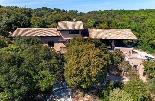 Reauville Villa | A modern villa with swimming pool and views in Drôme Provençale