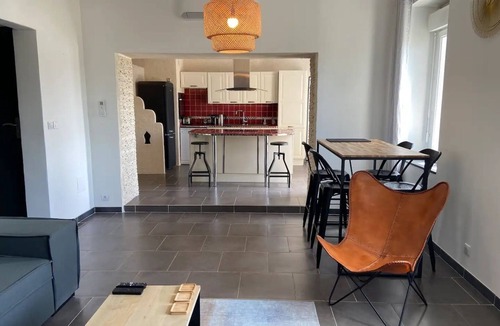 Morieres-les-Avignon Apartment | Air-conditioned apartment near the center