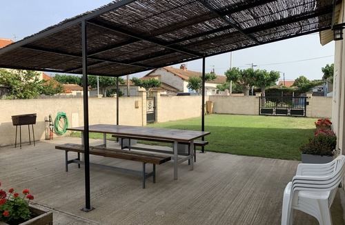 Salin-de-Giraud House | Air-conditioned family home in Camargue with garden and WiFi