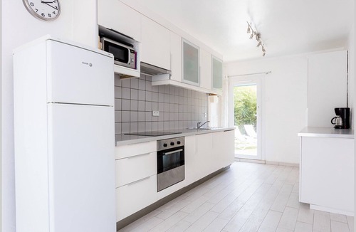 Lemasson Villa | Air-conditioned villa sleeps 10 4 bedrooms 2 bathrooms swimming pool 3m X 2m X 0,75m