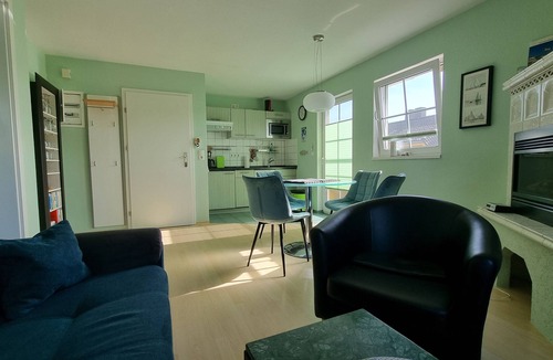 Koserow Apartment | Alexander von Humboldt - *200m to the sandy beach* southwest Ter/Blk Bj.07 E-fireplace