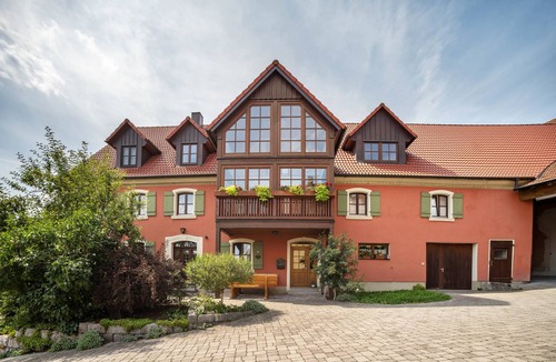 Dinkelsbuehl Apartment | Alpaca Experience – A Unique Getaway in Dinkelsbühl