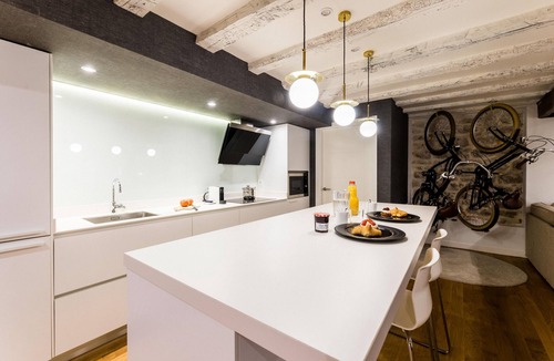 Old Town Apartment | AMELIA SUITE: superior a 3 pax, 30 secs to the beach