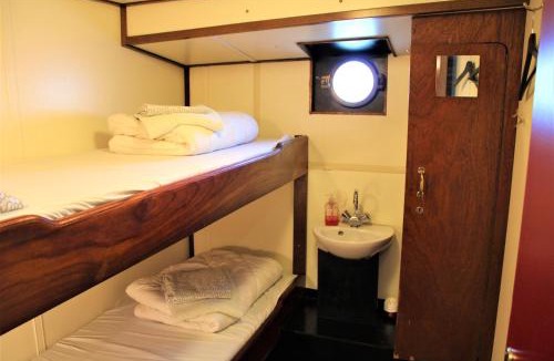 Amsterdam City Centre Boat Rental | AmicitiA