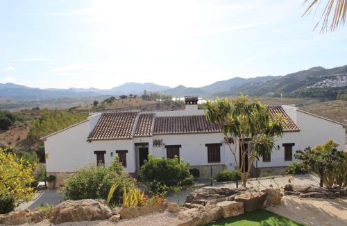Vinuela House | Andalusian Family Getaway