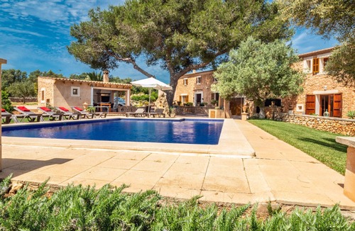 Campos Villa | Angoixes Finca for 10 with pool in Santanyi