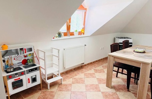 Orech Apartment | Apartmán se zahradou 20 minut do centra Prahy