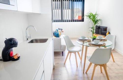 Las Palmas de Gran Canaria Apartment | Apartment Abora with Pool, Gym and Free Parking