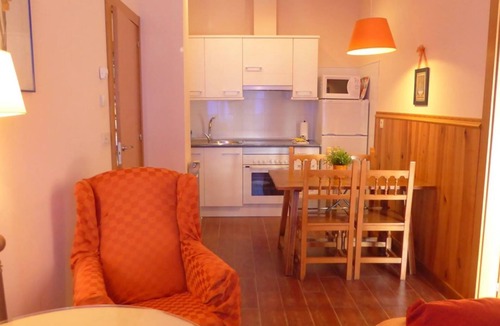 Ibero Apartment | Apartment (4 pax) with views of the river and pool. 10 minutes from Pamplona.