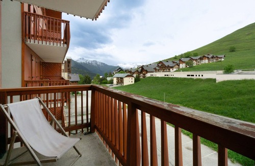 Albiez-le-Vieux Apartment | Apartment 'Albiez' with Mountain View, Shared Pool and Wi-Fi