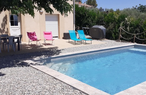 Lauris Apartment | Apartment below a villa in a village in the heart of the Luberon