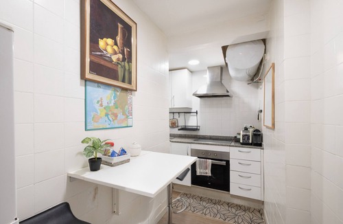El Coll Apartment | Apartment "Bonito Piso Cerca de Park Guell" with Wi-Fi & A/C