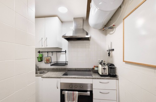 El Coll Apartment | Apartment "Bonito Piso Cerca de Park Guell" with Wi-Fi & A/C