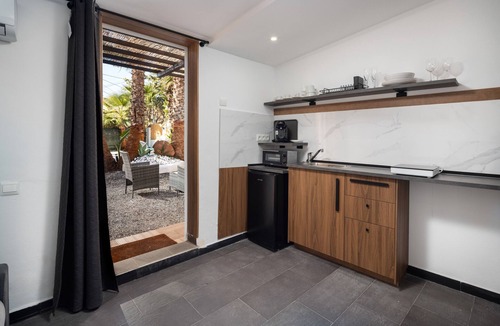 Almayate Bajo Apartment | Apartment 'Casa 2' with Beach View, Wi-Fi and Air Conditioning