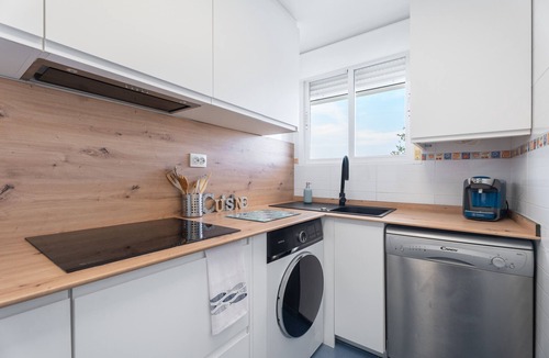 Chilches Apartment | Apartment 'Chillout I'akevan' with Sea View, Shared Pool and Wi-Fi