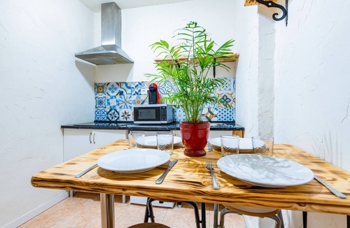 Burriana Apartment | Apartment 'Cuba Mia' with Shared Terrace and Wi-Fi