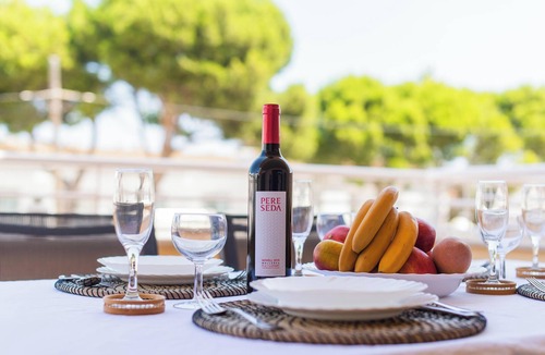 Cala Agulla Apartment | Apartment Drac Blanc 1-4 close to the Beach with Sea View, Pool, Terrace & Wi-Fi